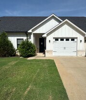10742 County Rd 169 in Flint, TX - Building Photo