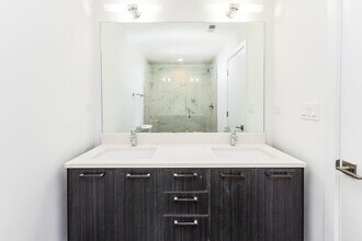 2422 N Orchard St, Unit APT 4 in Chicago, IL - Building Photo - Building Photo