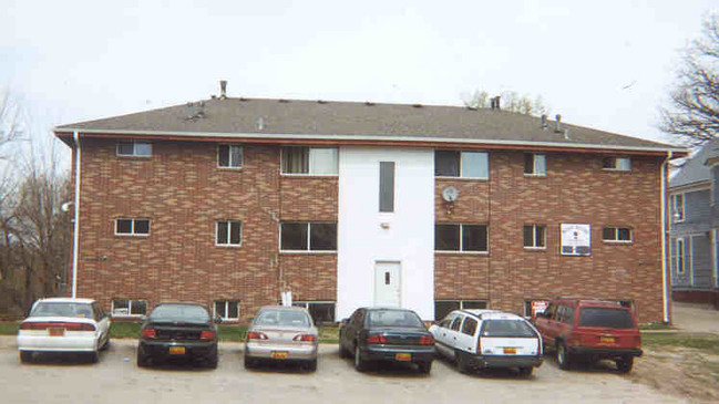 Rose Wood Apartments in Omaha, NE - Foto de edificio - Building Photo