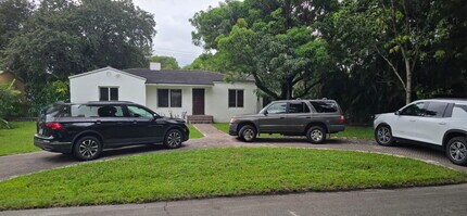 142 NW 98th St in Miami Shores, FL - Building Photo - Building Photo