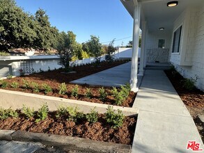 495 Erbes Rd in Thousand Oaks, CA - Building Photo - Building Photo