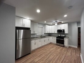 5047 W Winona St, Unit 1st Floor in Chicago, IL - Building Photo