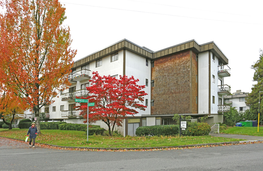 4330 Maywood St in Burnaby, BC - Building Photo