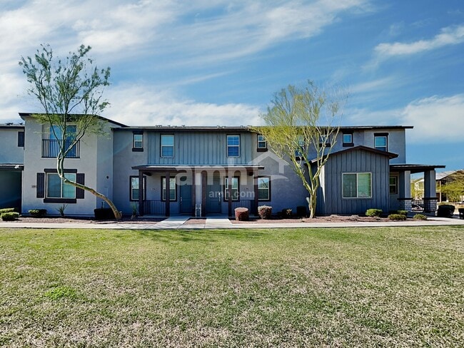 property at 2562 N Heritage St