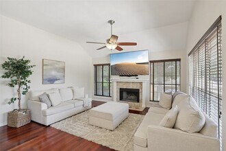 7512 Woodside Hl in Fort Worth, TX - Building Photo - Building Photo