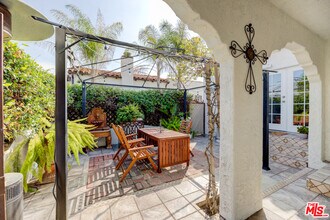 1711 S Crescent Heights Blvd in Los Angeles, CA - Building Photo - Building Photo