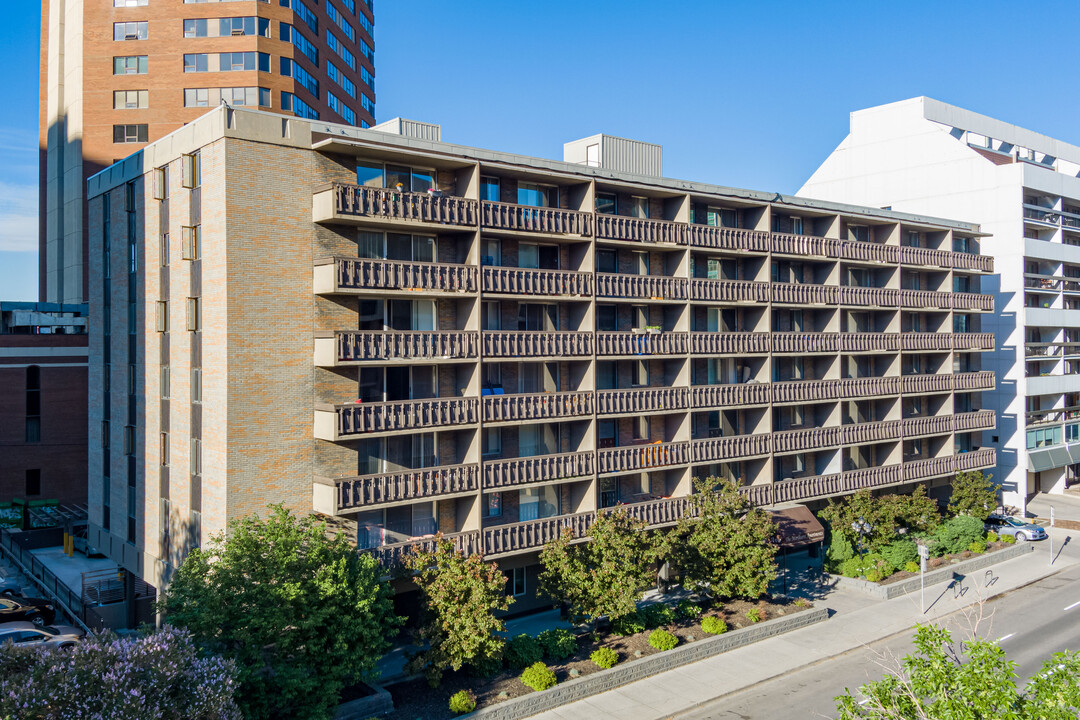 Central on 12th in Calgary, AB - Building Photo