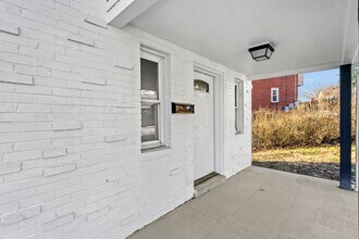 4003 Meadowbrook Blvd in Brentwood, PA - Building Photo - Building Photo