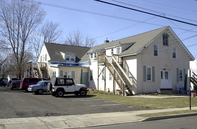 230 Centre Ave in Penndel, PA - Foto de edificio - Building Photo