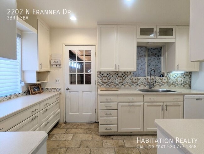 property at 2202 N Frannea Dr