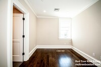 11 Alton Pl, Unit 2 in Brookline, MA - Foto de edificio - Building Photo