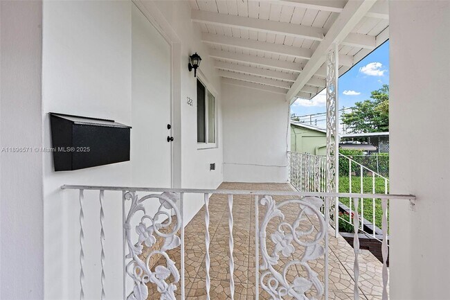 1221 NW 34th Ave in Miami, FL - Building Photo - Building Photo