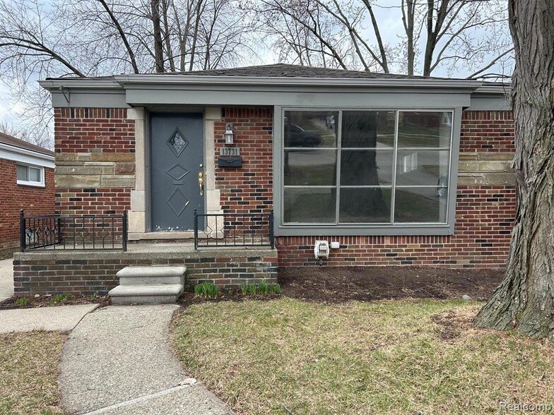13731 Elgin St in Oak Park, MI - Building Photo