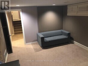 10 Oscar Ct in Toronto, ON - Building Photo - Building Photo