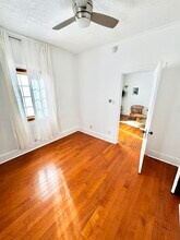 1758 Winona Blvd, Unit 3 in Los Angeles, CA - Building Photo - Building Photo