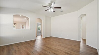 232 Reagor Dr in Taylor, TX - Building Photo - Building Photo