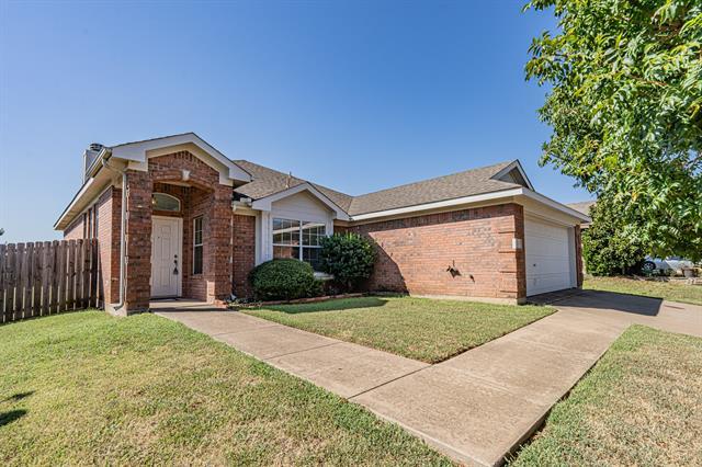 3929 Winter Springs Dr in Fort Worth, TX - Building Photo
