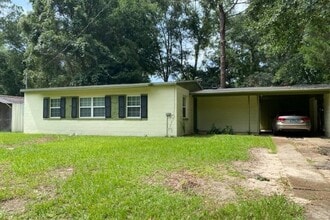 926 Apache St in Tallahassee, FL - Building Photo - Building Photo