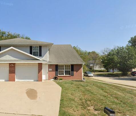 1326 N Frideriki Dr in Columbia, MO - Building Photo