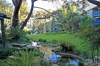 576 N Bellflower Blvd, Unit Bright large windows 1bd in Long Beach, CA - Foto de edificio - Building Photo