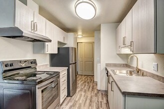 Inlet View Apartments in Silverdale, WA - Foto de edificio - Building Photo
