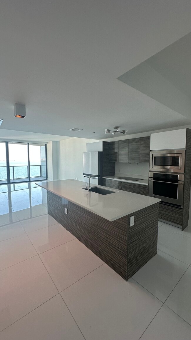 3131 NE 7th Ave, Unit 0011 in Miami, FL - Building Photo - Building Photo