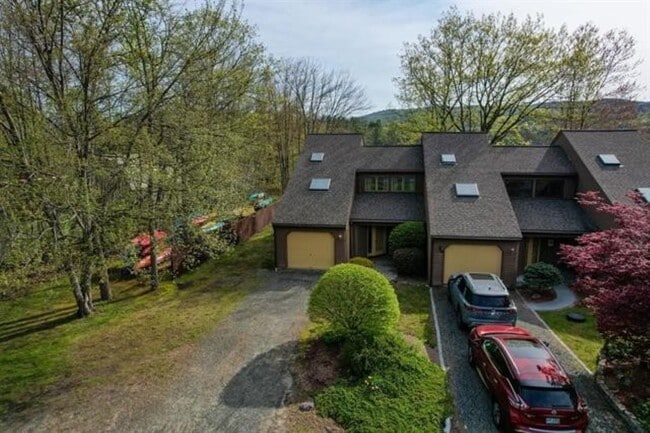 15 Manor Estates Dr in Bristol, NH - Building Photo - Building Photo