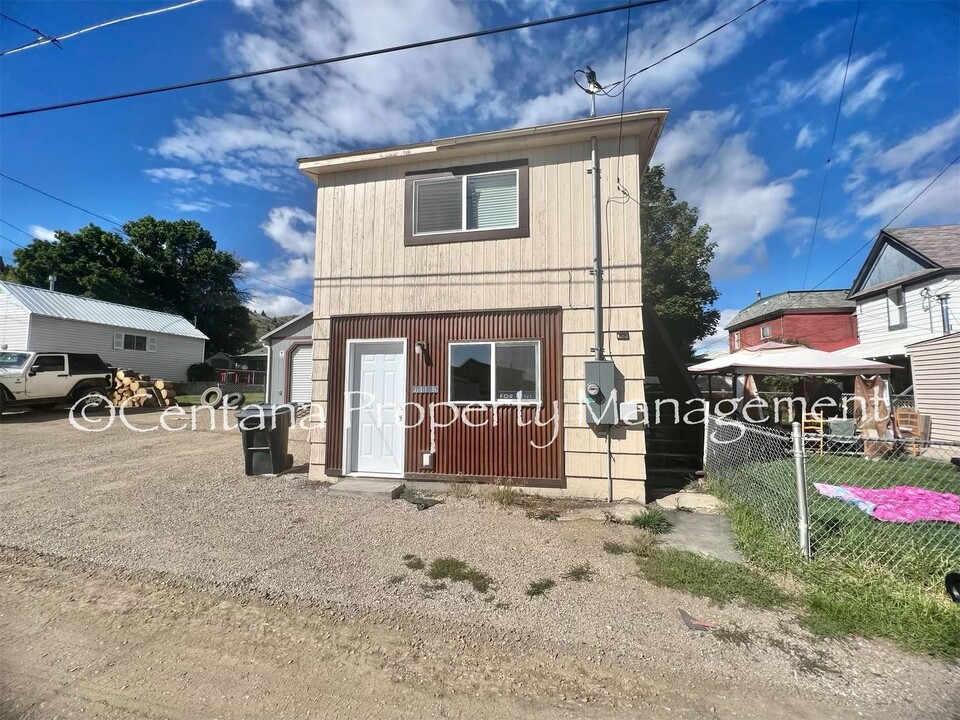 611 E 6th St in Anaconda, MT - Building Photo