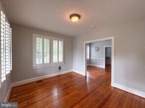 27 W Wyatt Ave in Alexandria, VA - Building Photo - Building Photo