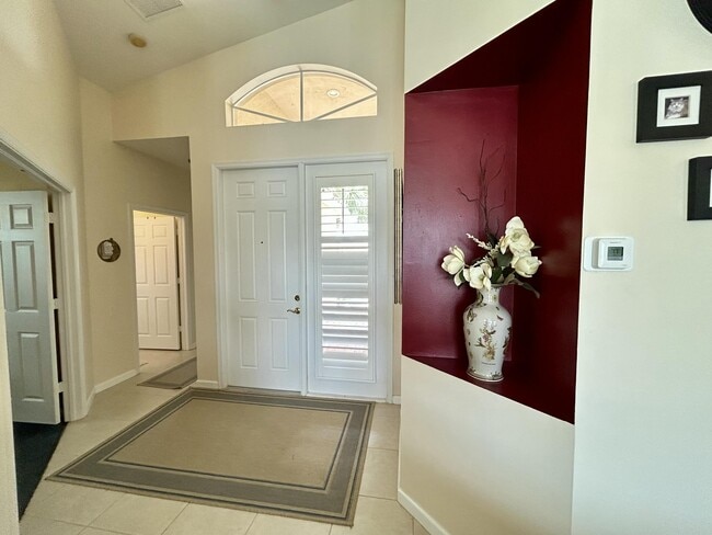 360 Shoreline Cir in Port St. Lucie, FL - Building Photo - Building Photo