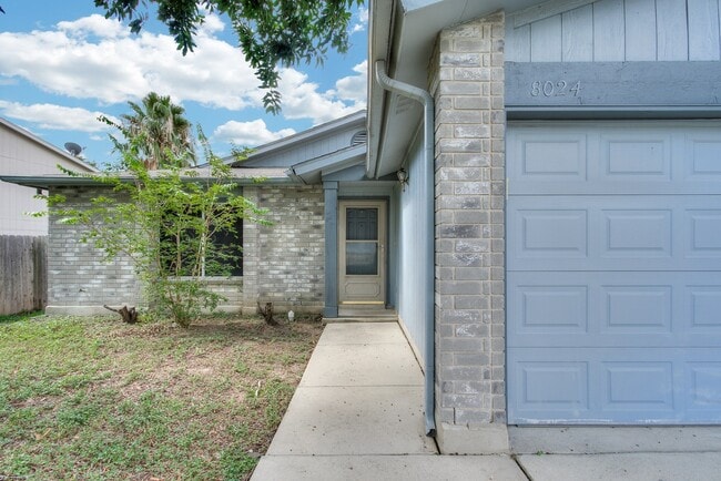 8024 Coral Meadow Dr in Converse, TX - Building Photo - Building Photo