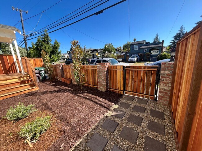 4331-4333 Brookdale Ave in Oakland, CA - Building Photo - Building Photo