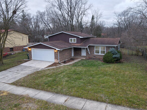 22750 Valley Dr in Richton Park, IL - Building Photo - Building Photo