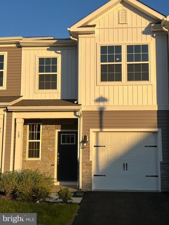 property at 18 Elliot Ln