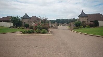 76 Copper Rdg Cv in Jackson, TN - Building Photo - Building Photo