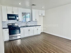 7053 Lindley Ave in Los Angeles, CA - Building Photo