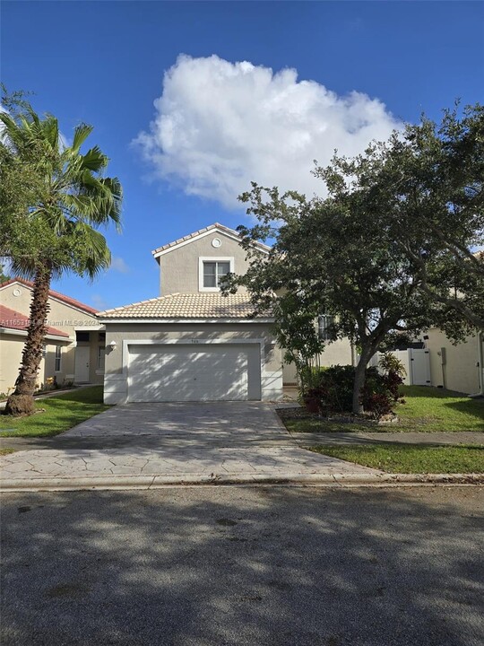 988 Savannah Falls Dr in Weston, FL - Building Photo