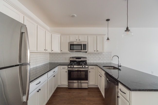 Roxy on Ridge in Philadelphia, PA - Foto de edificio - Building Photo