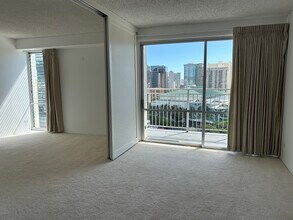1655 Makaloa St, Unit 1814 in Honolulu, HI - Building Photo - Building Photo