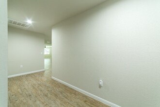 10126 Relic Oaks in San Antonio, TX - Foto de edificio - Building Photo