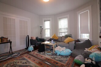 39 Foster St, Unit 3 in Boston, MA - Foto de edificio - Building Photo