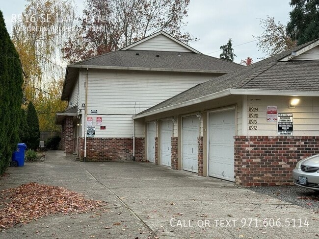 8916 SE Lafayette St in Portland, OR - Building Photo - Building Photo