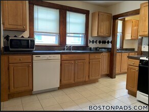 178 Calumet St, Unit 2 in Boston, MA - Building Photo - Building Photo