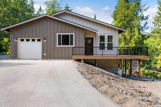 425 W Lake Samish Dr in Bellingham, WA - Building Photo - Building Photo