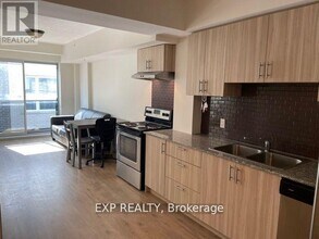 275-F275 Larch St in Waterloo, ON - Building Photo - Building Photo