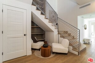 611 N Virgil Ave in Los Angeles, CA - Building Photo