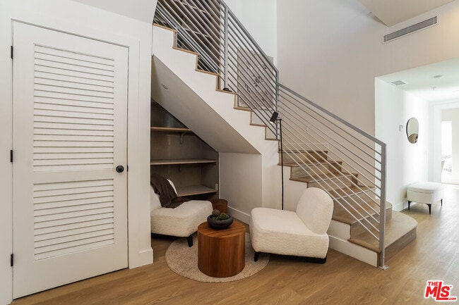 property at 611 N Virgil Ave