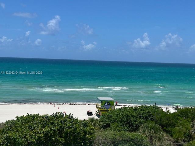 5555 Collins Ave in Miami, FL - Building Photo - Building Photo