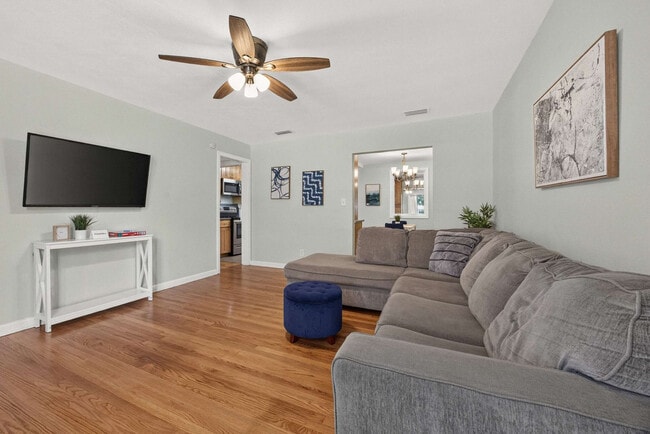 8633 Emerald Isle Cir S