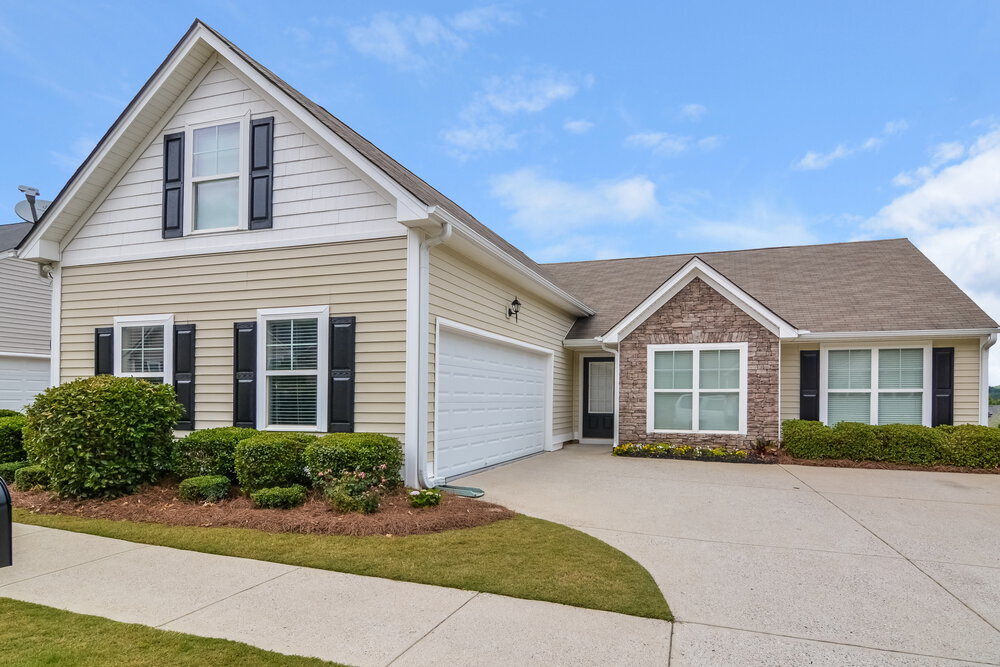 3896 Pine Village Pl in Loganville, GA - Building Photo